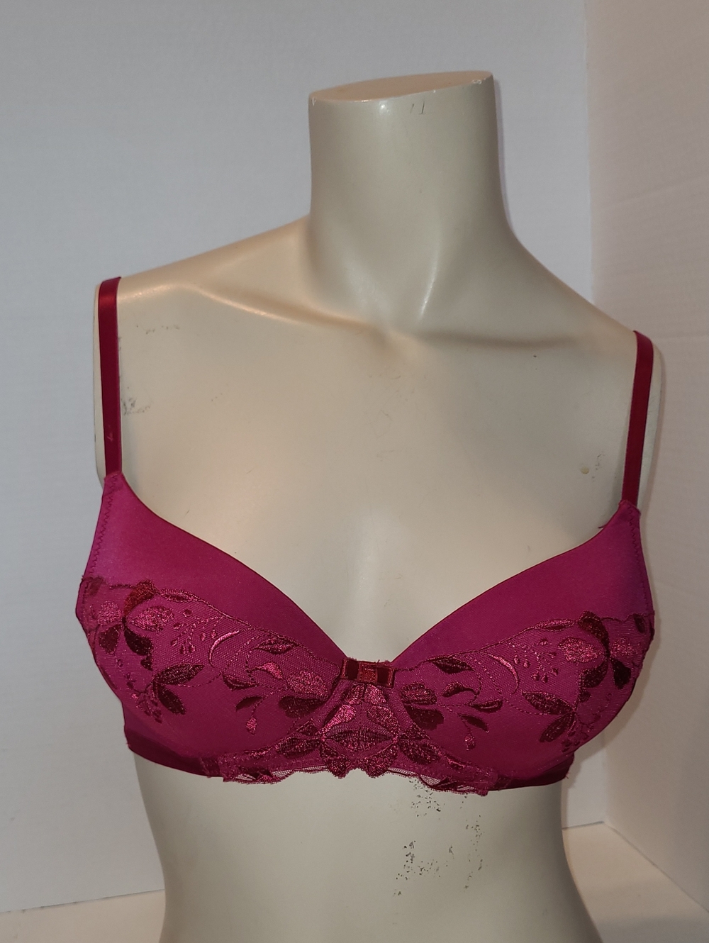 Triumph Magenta Lace-Embellished Push-Up Bra 32C